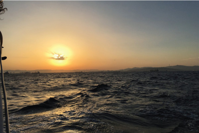 Salida en Velero con Paddle Surf, Aperitivo, Bebidas y Opción a ver el Atardecer (Barcelona)