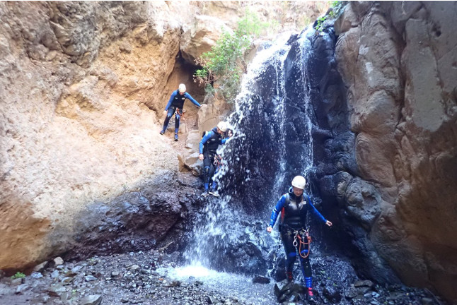 Barranquismo con Snack y Fotos (Barranco de los Cernícalos, Gran Canaria)