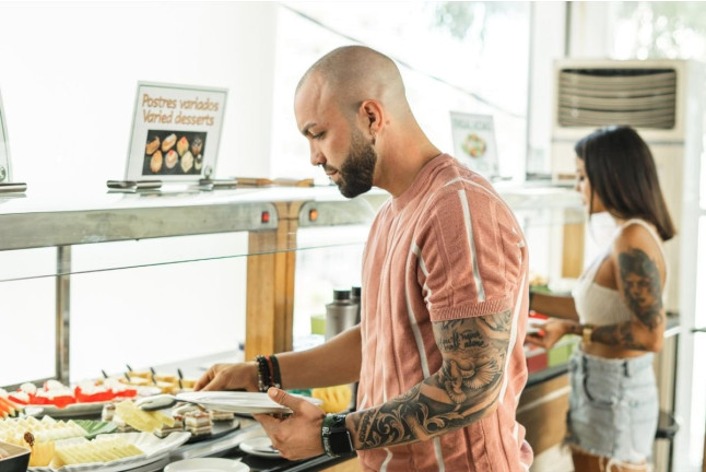 Acceso a las Instalaciones y Consumición con Opción a Comida en BC™ Music Resort (Benidorm, Alicante)