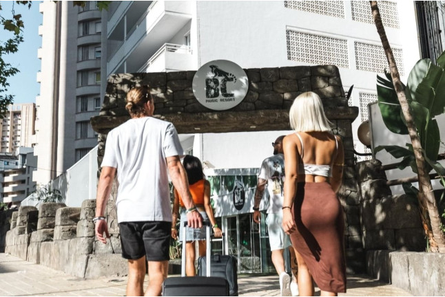 Acceso a las Instalaciones y Consumición con Opción a Comida en BC™ Music Resort (Benidorm, Alicante)