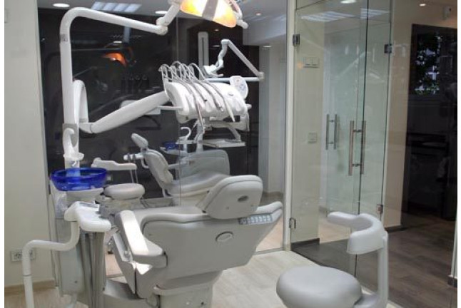 Blanqueamiento Dental LED con Limpieza Bucal en BeYourself (Madrid)