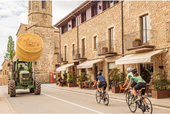 Escapada de 2 noches en Ca l'Estamenya con Visita a Bodegas Abadal (Barcelona)