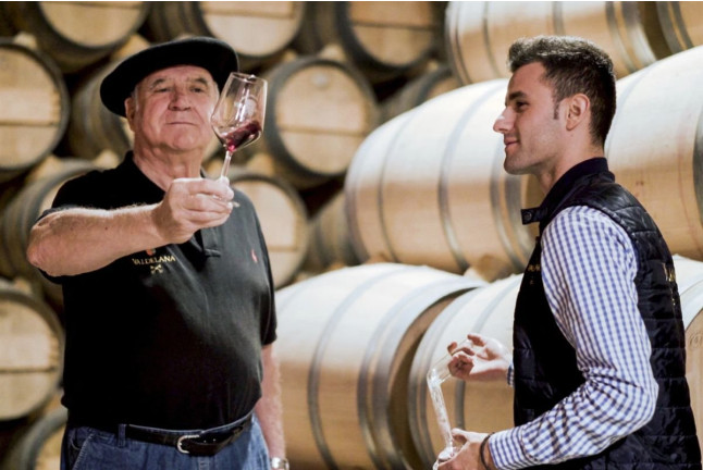 Visita Guiada a Bodegas Valdelana, Museo del Vino y Jardín de las Variedades con Cata de Vino y Aceite para dos (Álava)