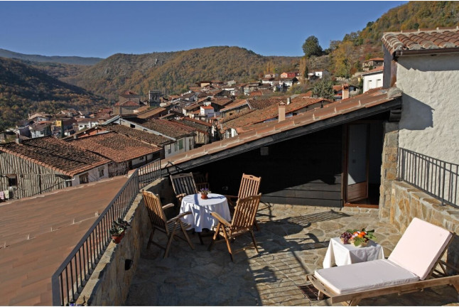 Spa y Cena en Hotel & Spa Villa de Mogarraz 4* y Visita a La Bodega Medieval con Degustación y Aperitivo para dos (Salamanca)