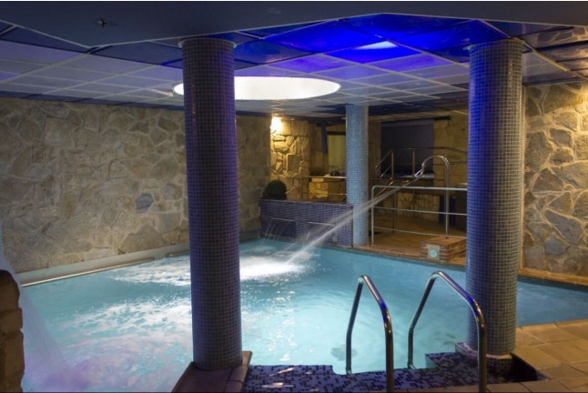 Spa y Cena en Hotel & Spa Villa de Mogarraz 4* y Visita a La Bodega Medieval con Degustación y Aperitivo para dos (Salamanca)