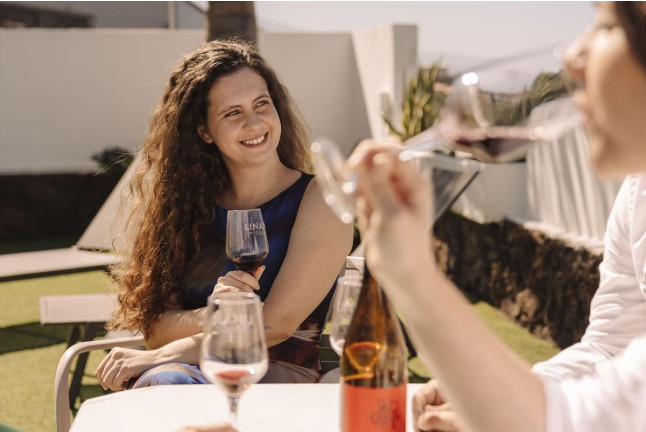 Visita Premium: Visita a la Bodega con Degustación de Vinos y Picoteo para dos en Linaje del Pago (El Sauzal, Tenerife)