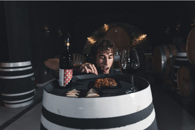 Hambre de Vino: Visita a Bodega, Cata de Vino y Maridaje para dos en Unsi Wines (Olite, Navarra)
