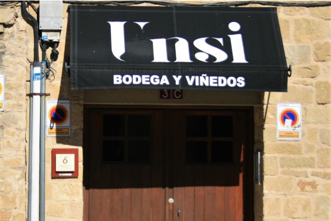 Hambre de Vino: Visita a Bodega, Cata de Vino y Maridaje para dos en Unsi Wines (Olite, Navarra)