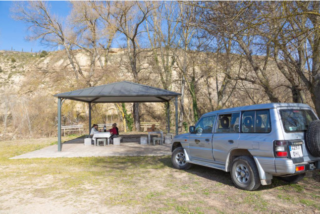 Visita Cantos para dos: Visita a los Viñedos, Bodega y Cata de Vinos en la Bodega Finca Valpiedra (La Rioja)