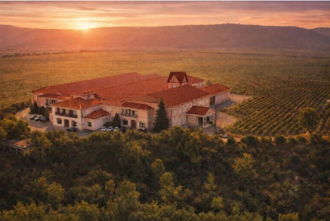 Visita Cantos para dos: Visita a los Viñedos, Bodega y Cata de Vinos en la Bodega Finca Valpiedra (La Rioja)