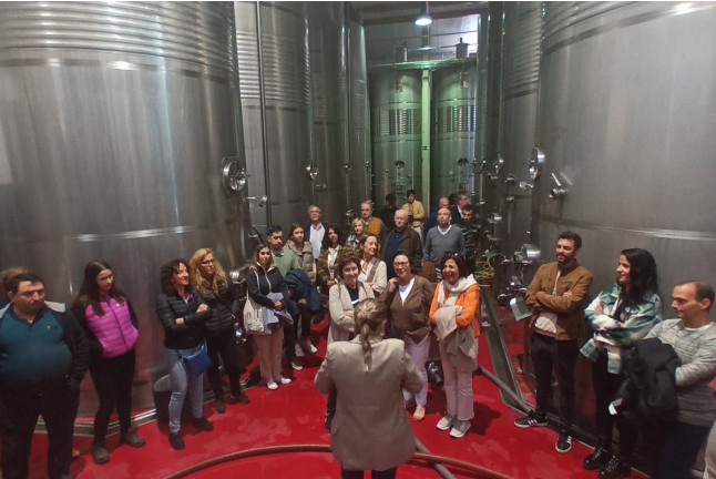 Visita Guiada a Bodegas Castillo de Monjardín con Cata, Aperitivo y Menú Maridaje para dos (Villamayor de Monjardín, Navarra)