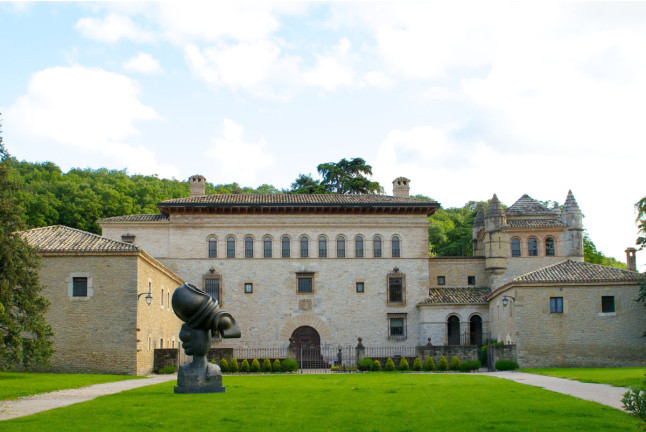Señorío de Otazu: Visita a Bodega Otazu para dos (Otazu, Navarra)