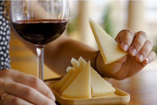El Origen de la Excelencia: Visita en Tren de la Jaraba, Visita a la Bodega y Degustación de Queso, Vino y Aceite en La Jaraba (Cuenca)