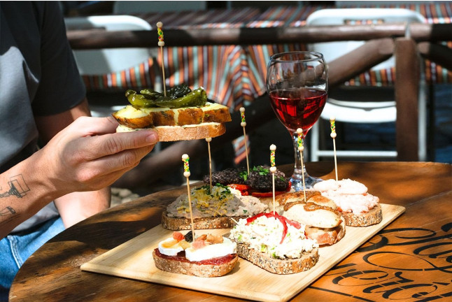 Vino y Tapas para dos en Bodegas Reverón (Villaflor, Tenerife)
