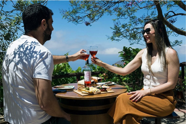 Vino y Tapas para dos en Bodegas Reverón (Villaflor, Tenerife)