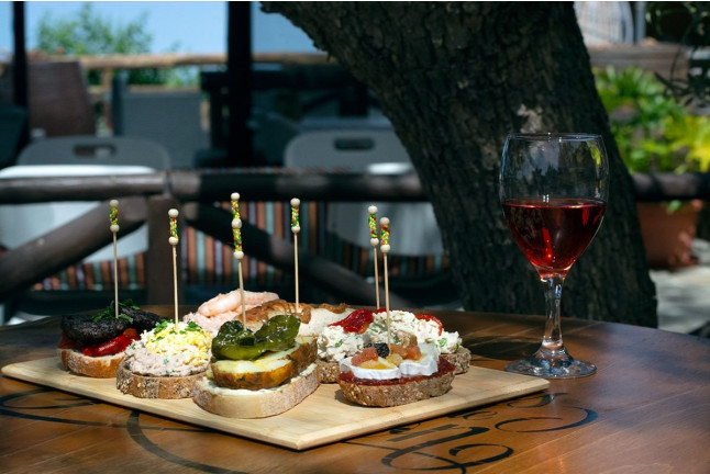 Vino y Tapas para dos en Bodegas Reverón (Villaflor, Tenerife)