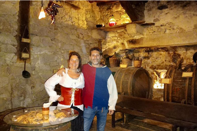 Visita a La Bodega Medieval y Degustación de Vinos con Aperitivo para dos (San Martín del Castañar, Salamanca)