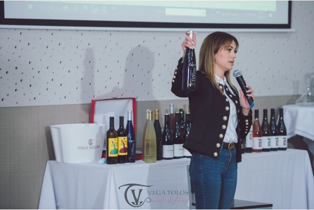 Visita a Bodega Vega Tolosa con Cata de Vinos y Aceites y Aperitivo para dos (Casas Ibáñez, Albacete)