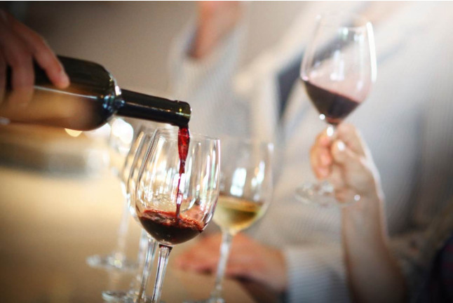 Visita Guiada a Bodega Viña Real con Cata de Vinos y Aperitivo para dos (Álava)