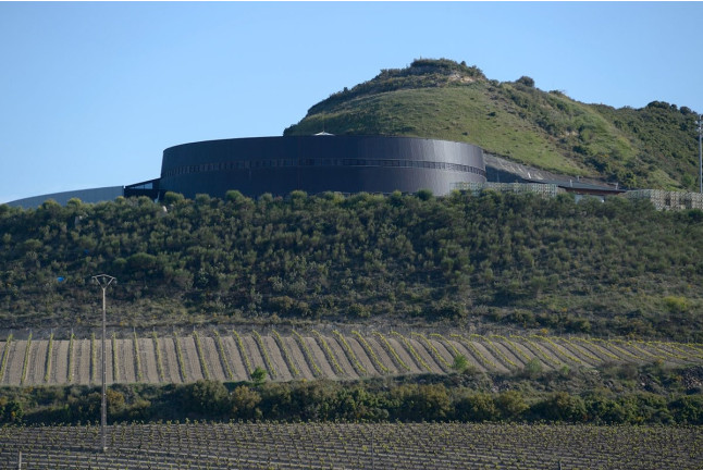 Visita Guiada a Bodega Viña Real con Cata de Vinos y Aperitivo (Álava)