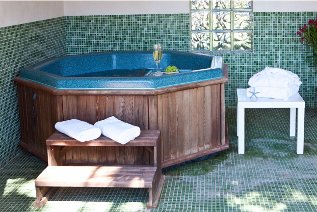 Visita a Bodega con Cata en Vins Nadal y Acceso a Spa y Piscina con desayuno en Hotel S'Hort de Son Caulelles 4* (Mallorca)