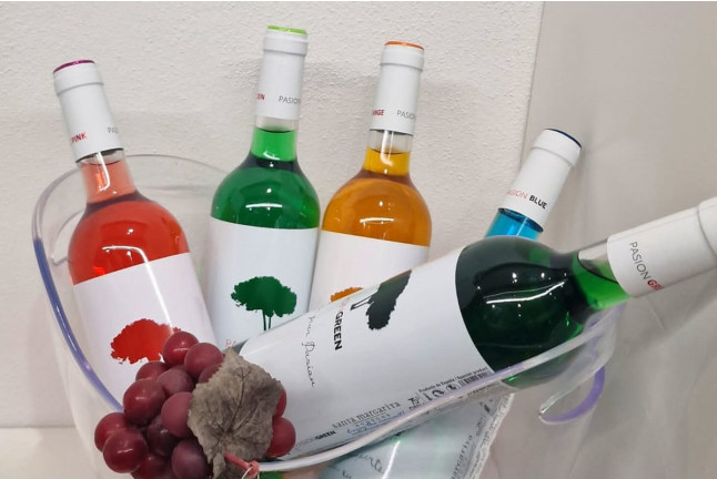 Visita Guiada a Bodegas Santa Margarita, Viñedos en Tren Turístico y Yeguada con Cata de Vinos para dos (Caudete, Albacete)