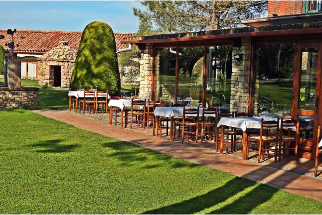Visita Enoturística a DO Pla de Bages y Comida para dos en restaurante Mas de la Sala (Barcelona)