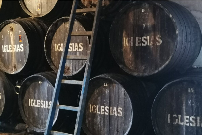 Visita a Bodegas Iglesias, Cata de Vinos y Aperitivo para dos (Bolullos, Huelva)