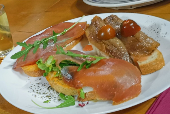 Visita a Bodegas Iglesias, Cata de Vinos y Aperitivo para dos (Bolullos, Huelva)