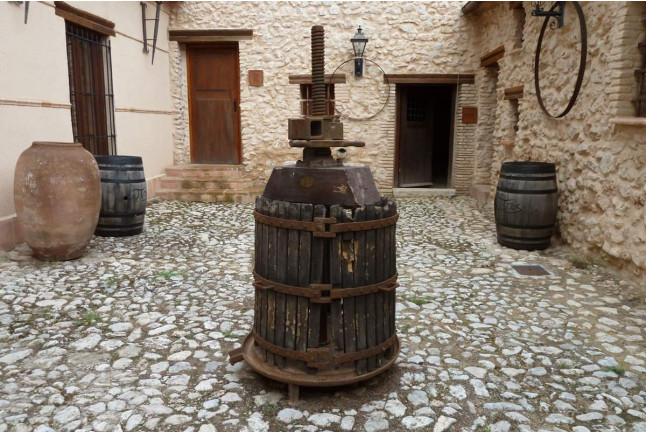 Visita a las Bodegas Los Pinos con Cata y Botella de Vino para dos (Fontanares, Valencia)