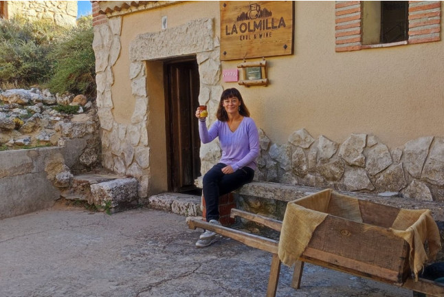 Visita Teatralizada, Degustación de Vino en Jarrillo de Barro y Aperitivo en Bodega La Olmilla (Peñafiel, Valladolid)