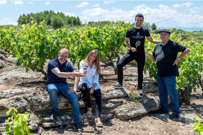 Escapada con Visita Guiada a Bodegas Valdelana y Museo del Vino con Cata de Vino y Aceite para dos (Álava)