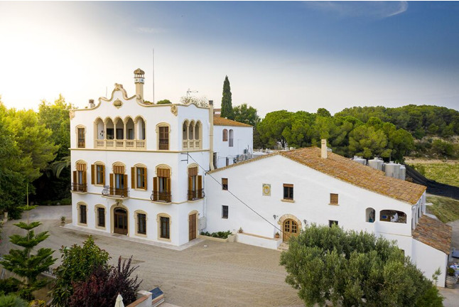 Escapada con Desayuno en Bolet Casa Modernista (Castellví de la Marca, Barcelona)