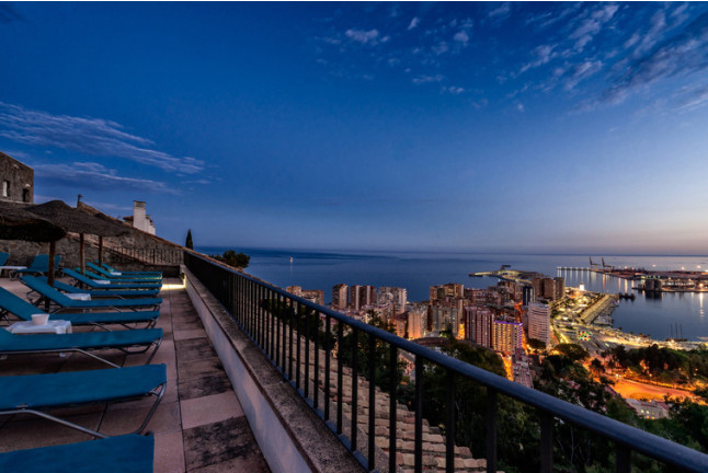 Escapada de 2 Noches con Desayuno y Comida o Cena para dos en uno de los Paradores de España (98 localizaciones a elegir)