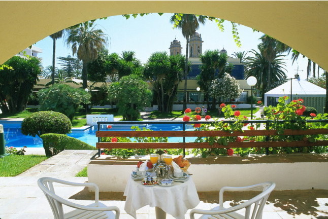 Escapada de 2 Noches con Desayuno y Comida o Cena para dos en uno de los Paradores de España (98 localizaciones a elegir)
