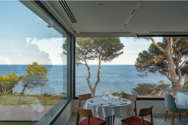 Escapada con Desayuno y Comida o Cena para dos personas en uno de los Paradores de España (98 localizaciones a elegir)