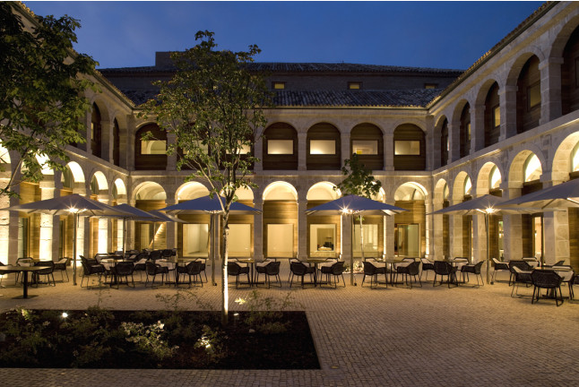 Escapada con Desayuno para dos personas en Parador de Alcalá de Henares (Madrid)
