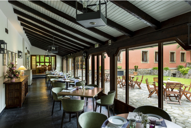 Escapada con Desayuno para dos personas en Parador de Gijón (Asturias)