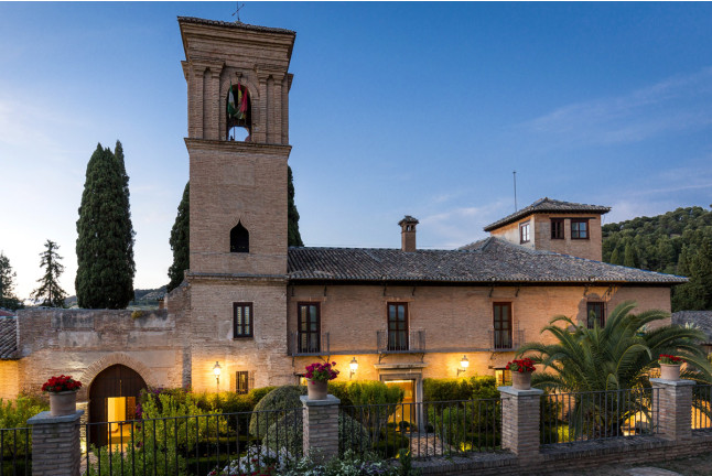 Escapada con Desayuno y Comida o Cena para dos personas en Parador de Granada 4* (Granada)