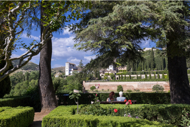 Escapada con Desayuno y Comida o Cena para dos personas en Parador de Granada 4* (Granada)