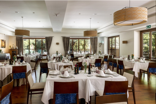 Escapada con Desayuno y Comida o Cena para dos personas en Parador de Granada 4* (Granada)