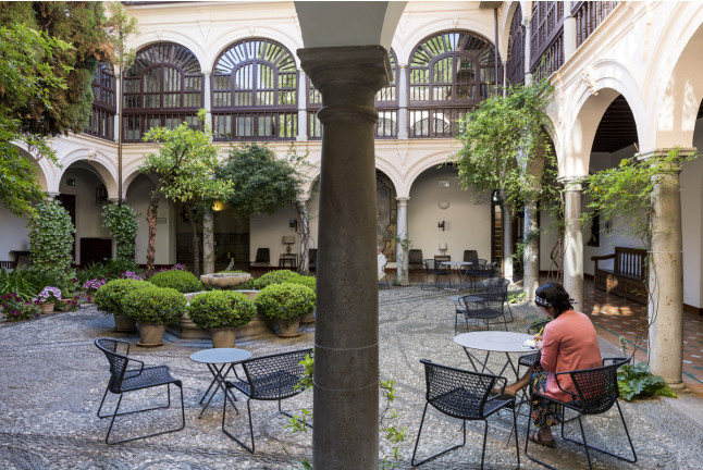 Escapada con Desayuno y Comida o Cena para dos personas en Parador de Granada 4* (Granada)