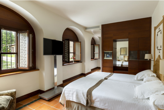 Escapada con Desayuno y Comida o Cena para dos personas en Parador de Granada 4* (Granada)