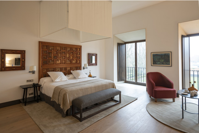 Escapada con Desayuno y Comida o Cena para dos personas en Parador de León 5* (León)