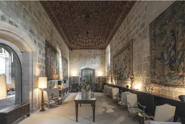 Escapada con Desayuno y Comida o Cena para dos personas en Parador de León 5* (León)