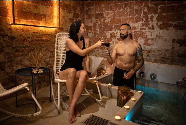 Experiencia Thermalium Deluxe: Recorrido Termal, Masaje, Caldarium y Aperitivo para dos en RVHotels Broquetas (Caldes de Montbui, Barcelona)
