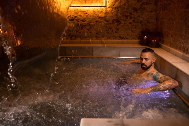 Experiencia Thermalium Deluxe: Recorrido Termal, Masaje, Caldarium y Aperitivo para dos en RVHotels Broquetas (Caldes de Montbui, Barcelona)