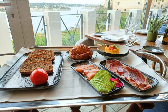 Sprunch: Circuito Termal y Brunch a Elegir en Hotel Catalonia Mirador Des Port 4* (Maó, Menorca)