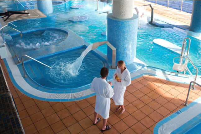 Piscina Puesta en Forma, Masaje al Aire Libre, Cava y Fruta con Chocolate para dos en Thalasso Gloria Amadores (Amadores, Gran Canaria)