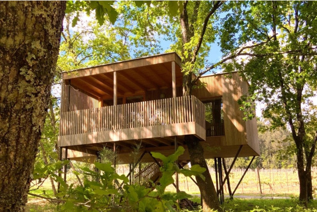 Escapada de 2 Noches en una Cabaña con Jacuzzi, Desayuno y Visita a Viñedos y Bodega (A Coruña)